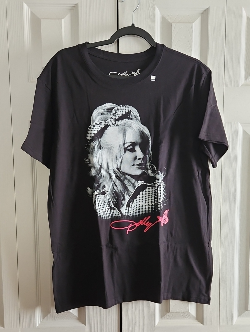 Dolly Graphic Short Sleeve Tee in Black with Pink Accent